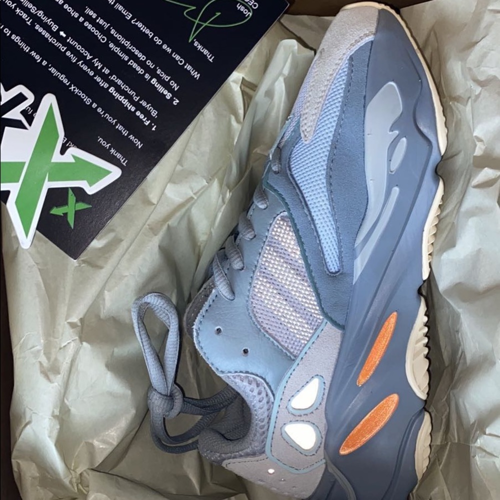 Yeezy boost 700 wave runners